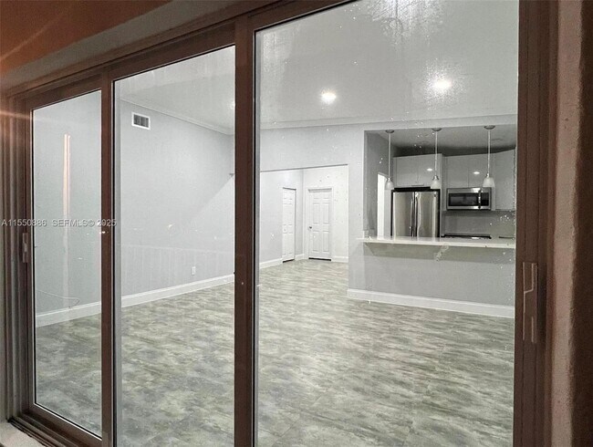 Foto del edificio - 3681 NE 170th St