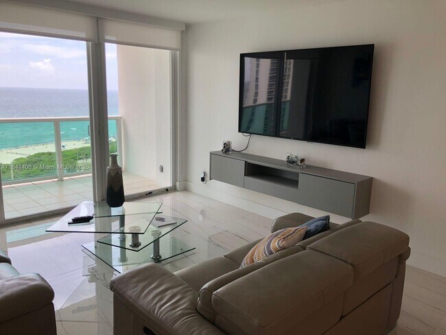 Foto del edificio - 100 Bayview Dr