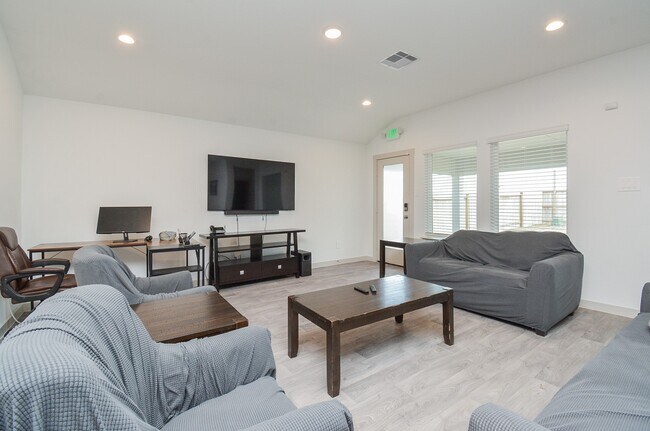 Foto del edificio - 7326 Marina Hts Wy