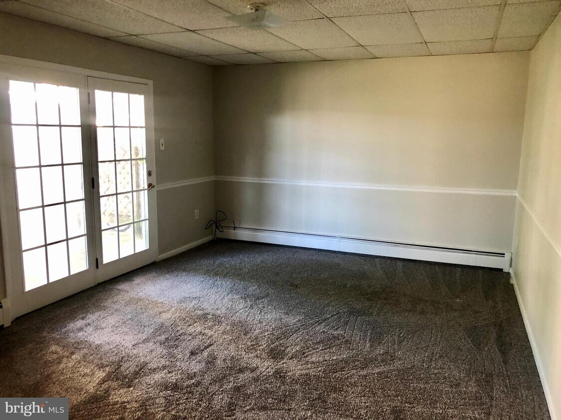 136 E Madison St, Greencastle, PA 17225 Room for Rent in Greencastle, PA