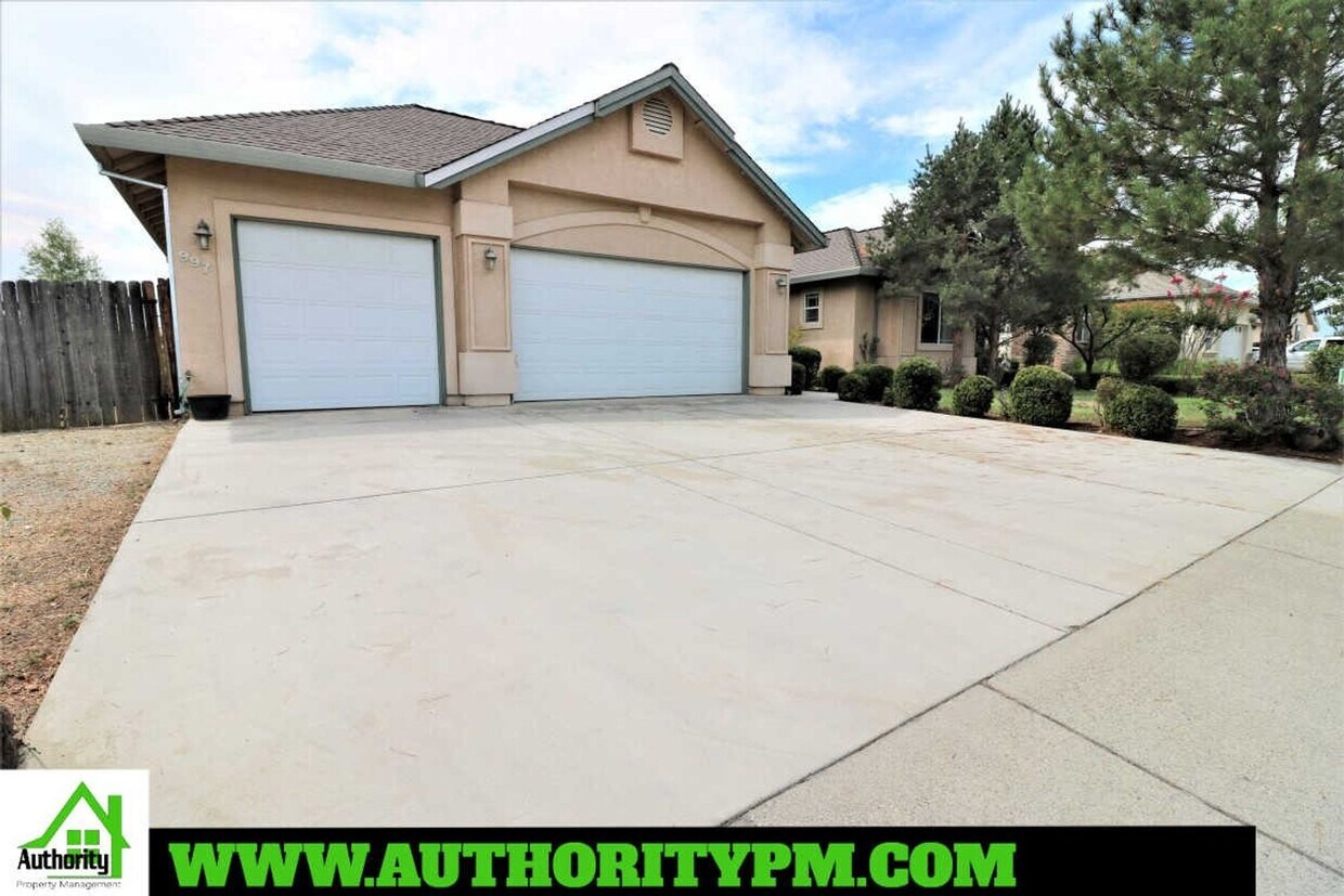 Primary Photo - 997 Rollingview Dr