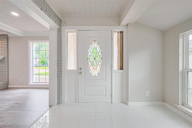 Building Photo - 10815 Creektree Dr