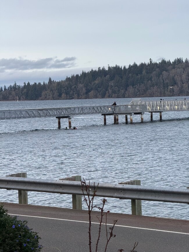 Building Photo - 9876 SE Southworth Dr