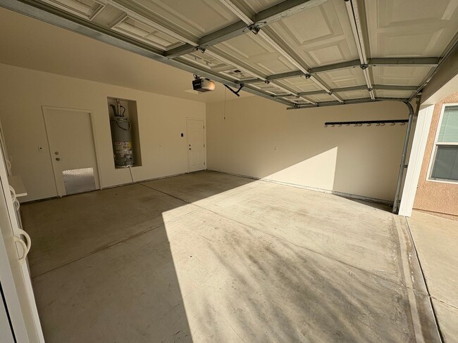 Foto del edificio - PRIVATE SHOWING ONLY! Immaculate 2 Story Home for Rent in Exeter!