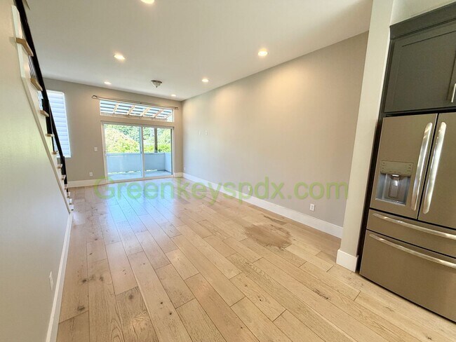 Foto del edificio - Modern 3-Bedroom, 3.5-Bathroom Fernview Heights Townhome Built in 2022