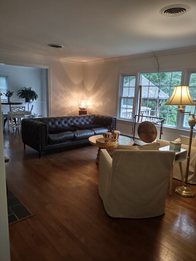 Living room upstairs - 2510 Cromwell Rd