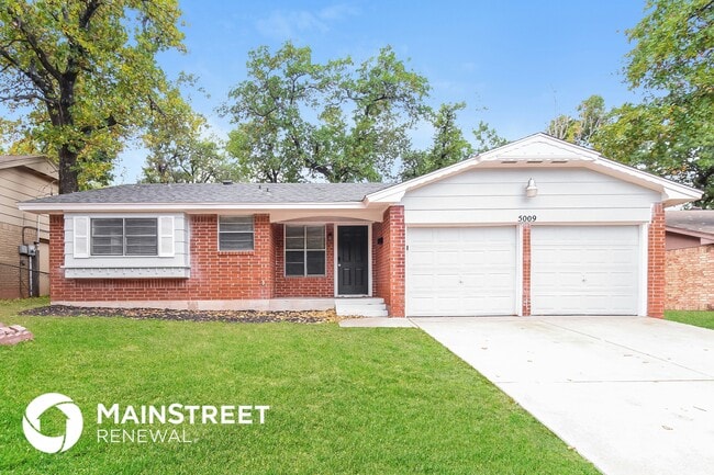 Building Photo - 5009 S Briarwood Dr