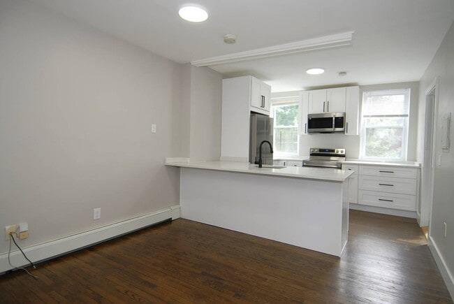 Building Photo - 12 Davies Pl