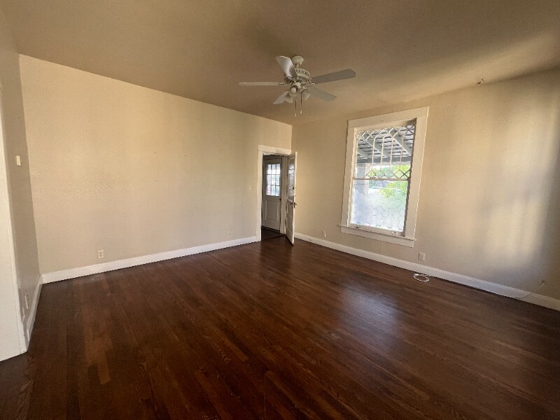 Foto principal - 410 E Carson St