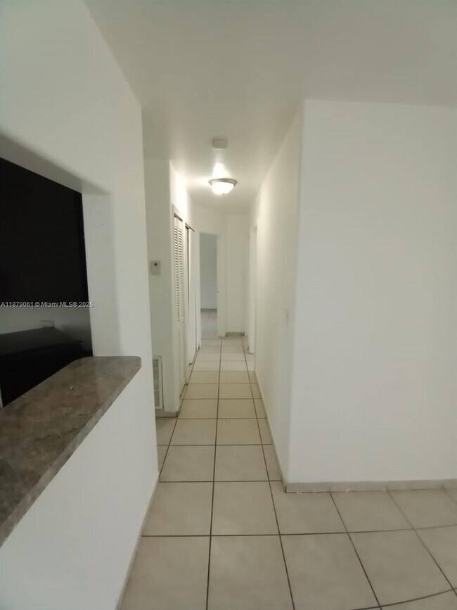 Building Photo - 6871 SW 18th Ct