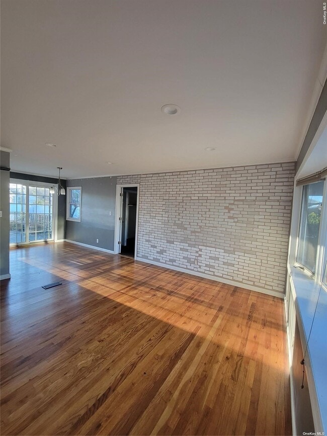 Building Photo - 27 Janet Dr