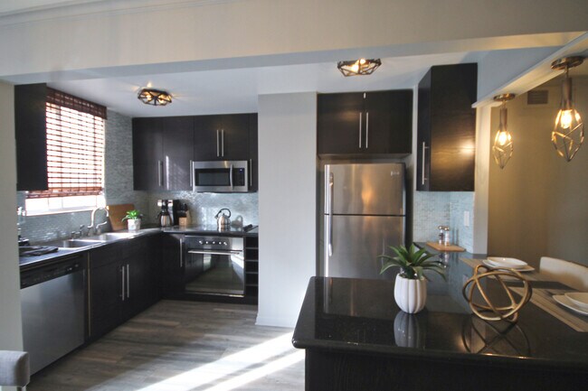 Open concept kitchen - 10747 Wilshire Blvd