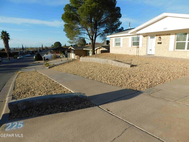 Foto del edificio - 225 3 Rivers Dr