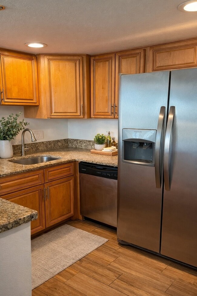 Building Photo - 400 E Colonial Dr