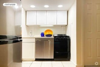 Building Photo - 105 W 77th St