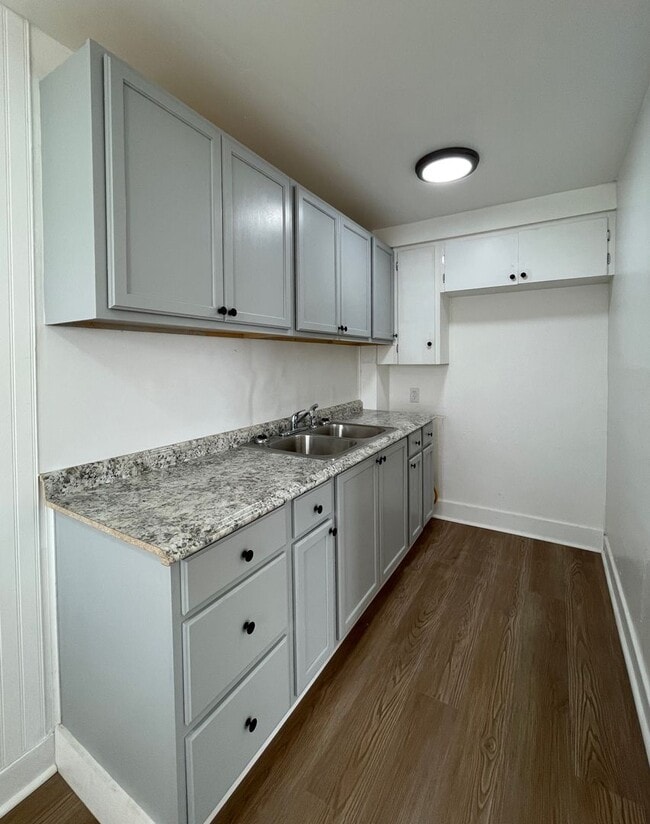 Foto del edificio - 420 E 4th Ave