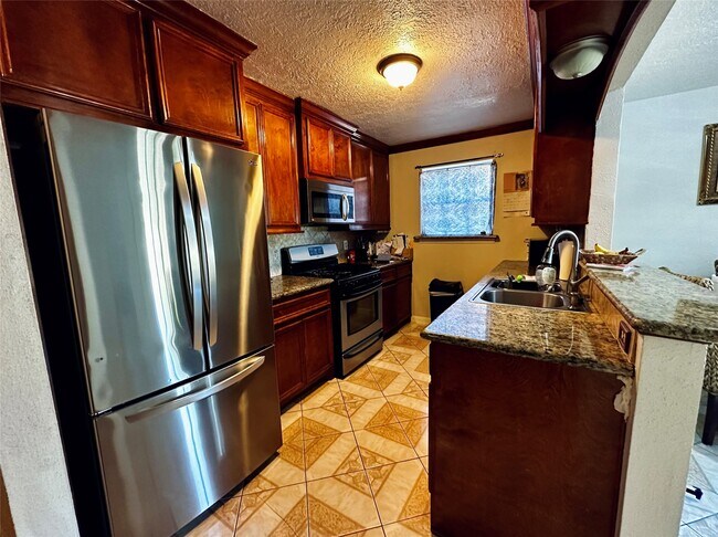 Foto del edificio - 7810 Kellwood Dr