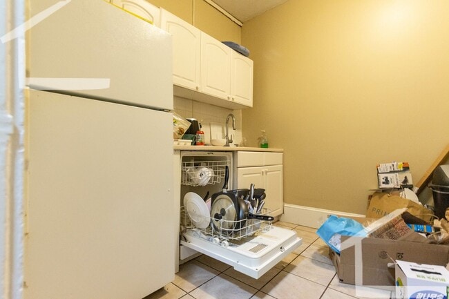 Building Photo - Well priced 3 bed in Coolidge Corner.... Don't miss out....