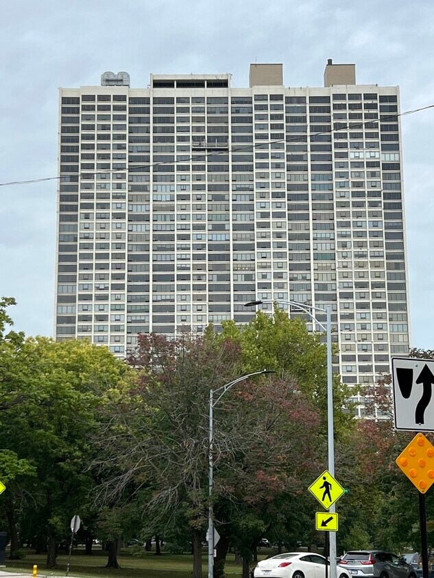 Primary Photo - 2800 N Lake Shore Dr