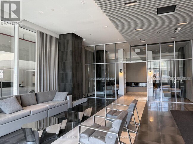 Photo du bâtiment - 2481 Taunton Rd