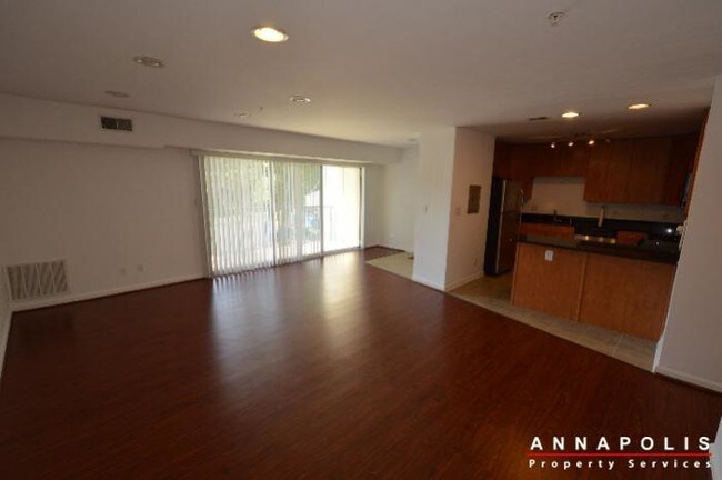 Building Photo - 1142 cove rd #202