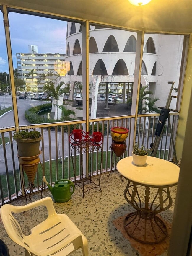 Foto del edificio - 1710 NE 191st St