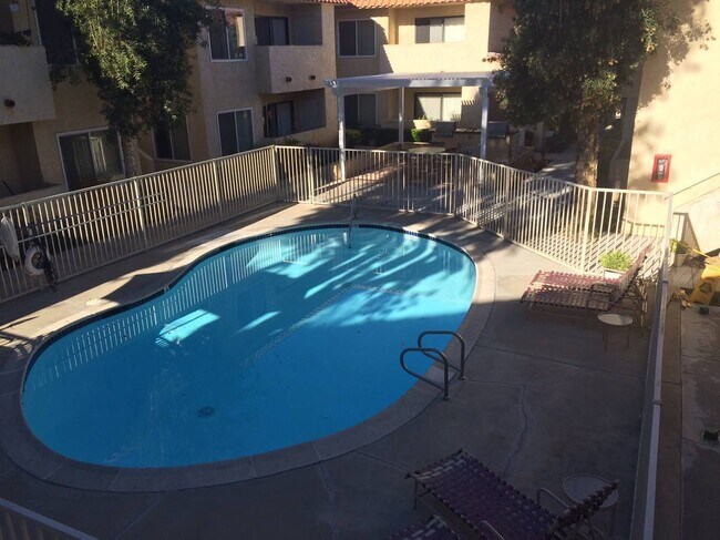 Foto del edificio - 8546 Graham Ter