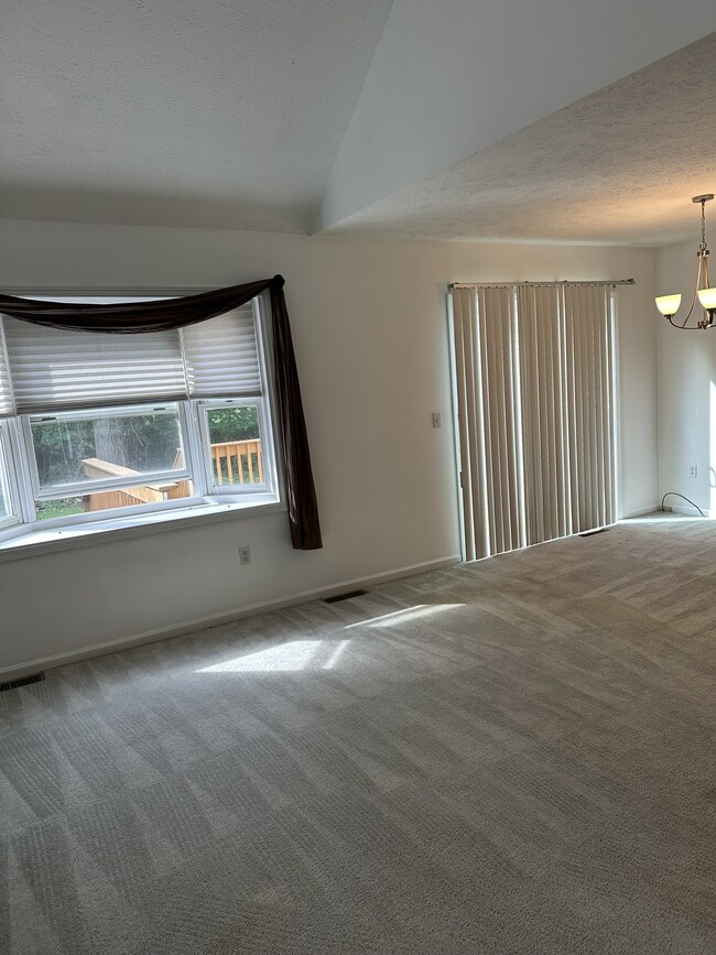 Building Photo - 637 Strand Pond Cir