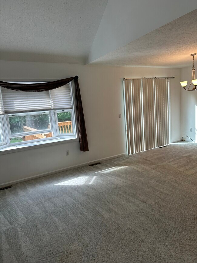 Foto del edificio - 637 Strand Pond Cir