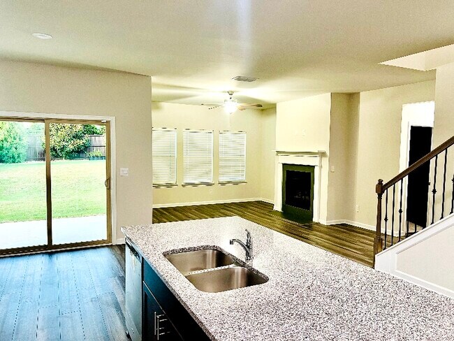 Building Photo - 4829 Dufour Dr