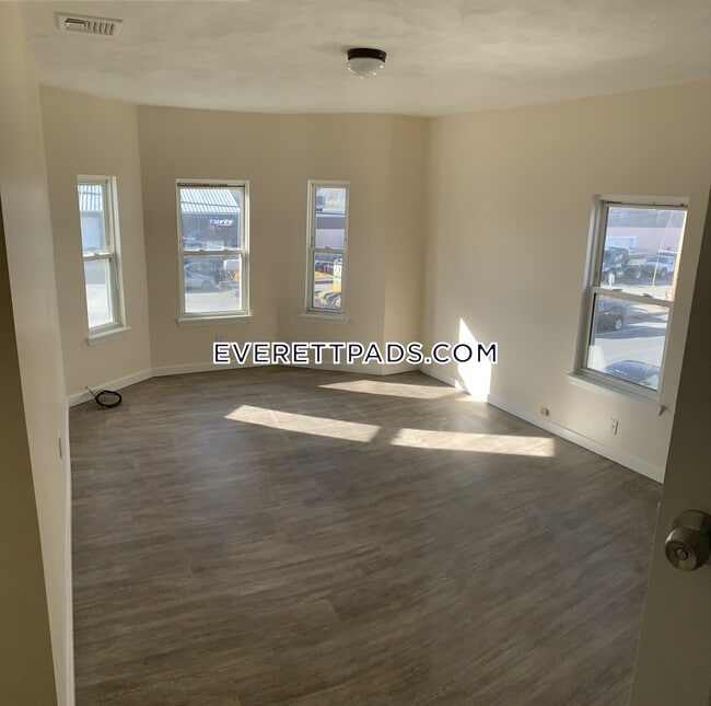 Building Photo - 95 Tremont St