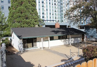 Building Photo - 1436 Hillside Dr