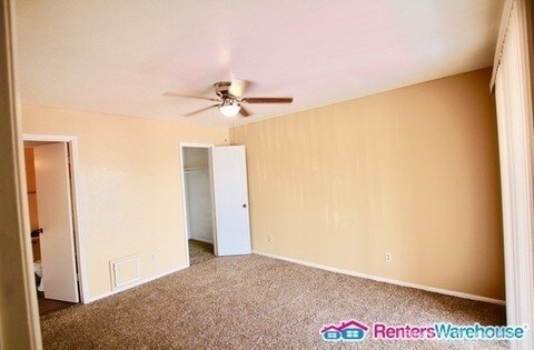 Building Photo - 2 bed 1.5 bath Move in READY!!