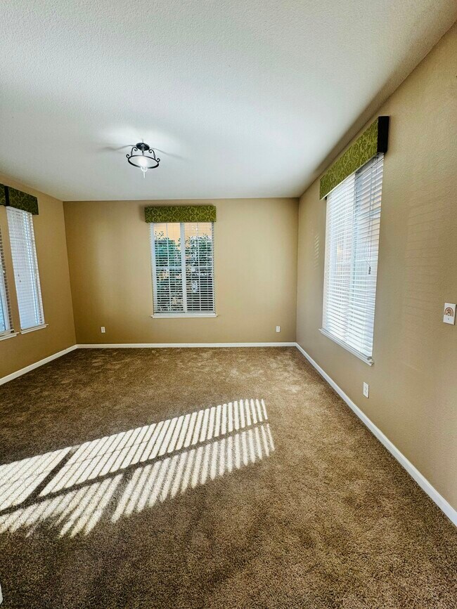 Foto del edificio - 127 W Invitar Ln