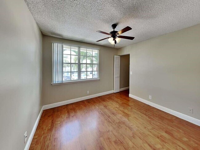 Foto del edificio - 9951 NW 56th Pl