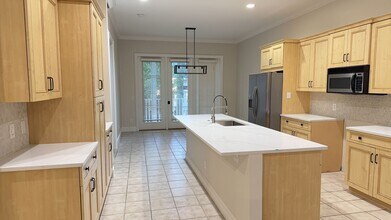 Building Photo - 9 Abigail Ln