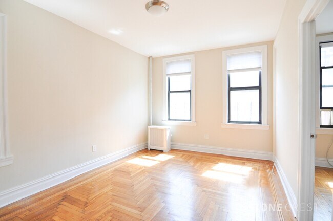 Building Photo - 550 Riverside Drive