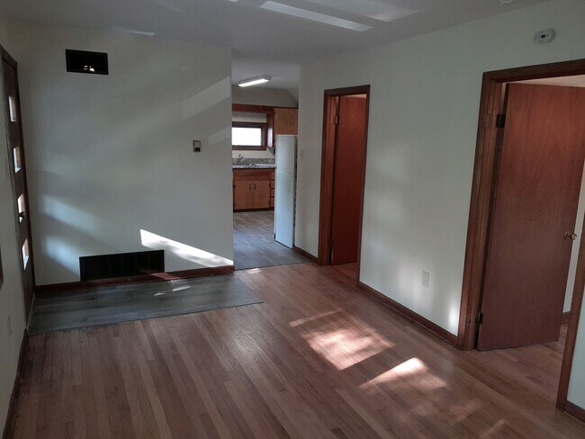 Building Photo - 534 Engleman Ave