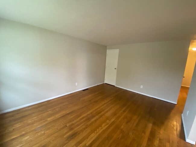 Building Photo - 1414 Alpine Dr