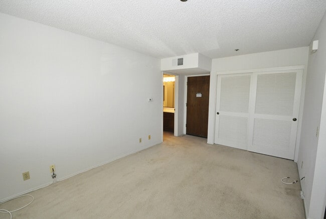 Building Photo - Condo in The Fountains Senior Community of...