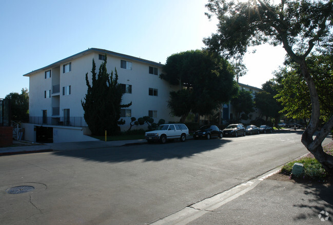 Building Photo - Skyview Apartments