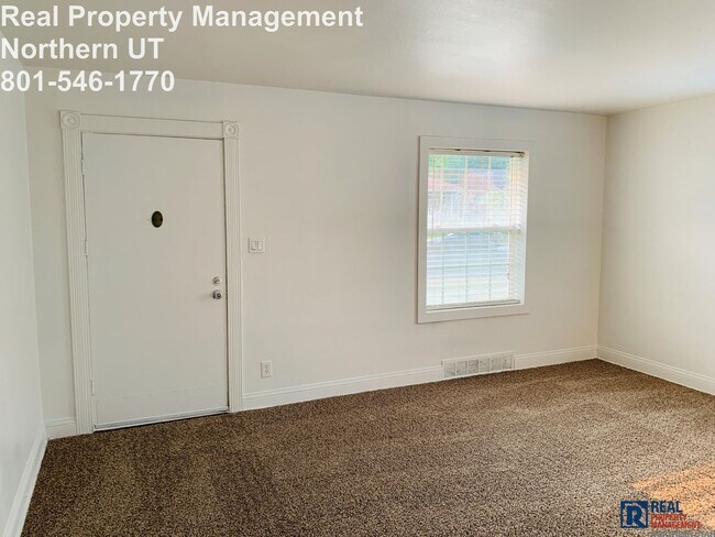Building Photo - 4 Bedroom 2 Bath Ogden Home Available Now!