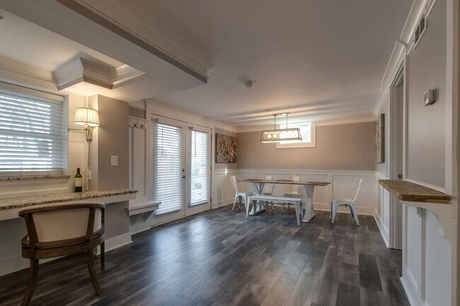 Foto del edificio - 822 Hillwood Blvd