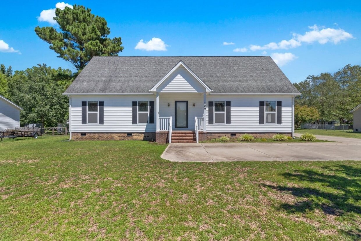 Foto principal - SPACIOUS 3 BR, 2.5 BA HOME *ROSEWOOD SCHOOLS*