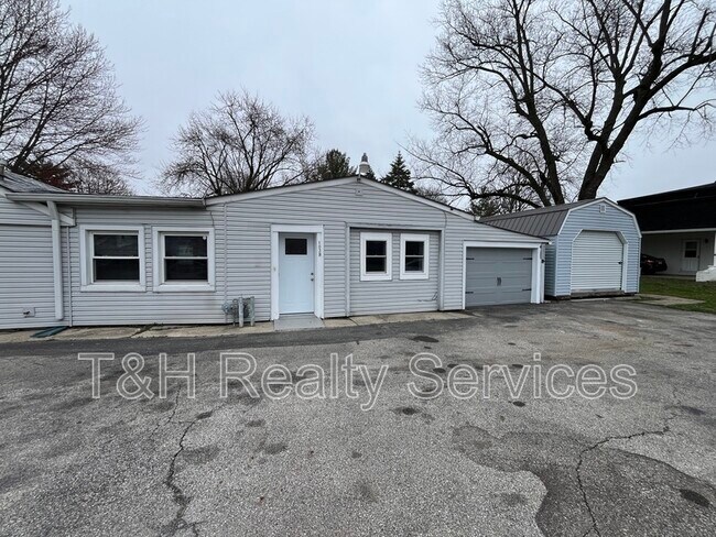 Building Photo - 103 Pine St