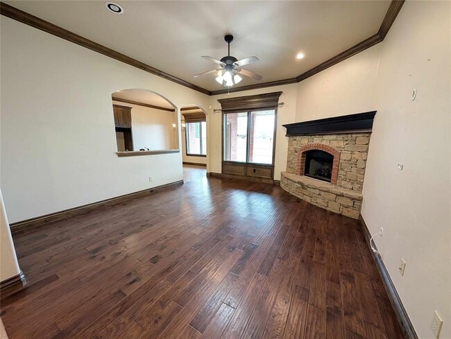 Building Photo - 6405 Bentwood Dr
