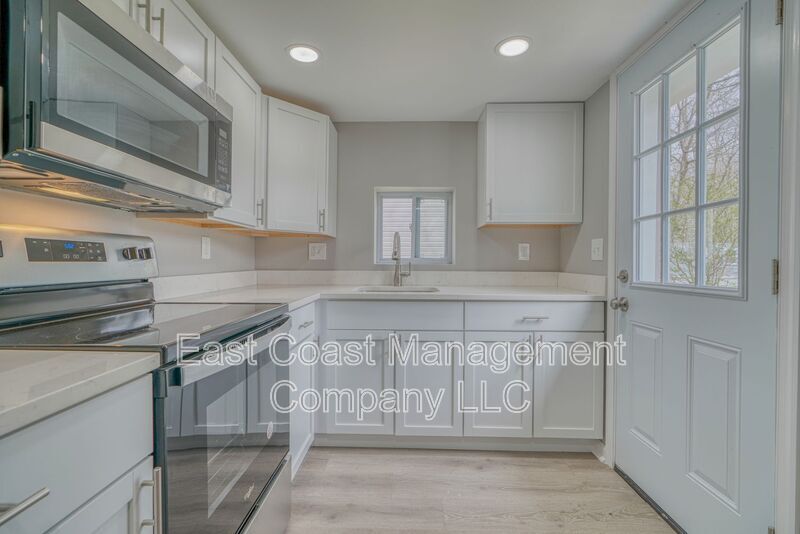 Primary Photo - 1537 Mitchell Ln