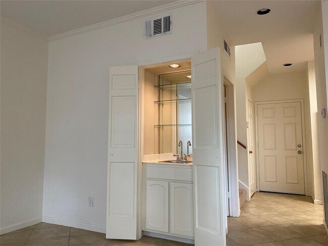 Foto del edificio - 2728 W Holcombe Blvd