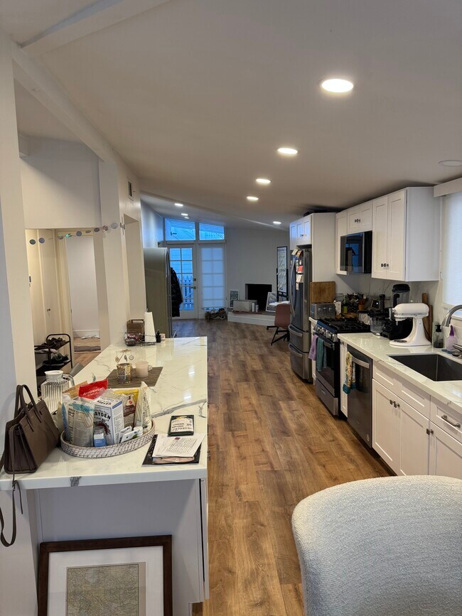 Foto del edificio - 511 Poinsettia Ave