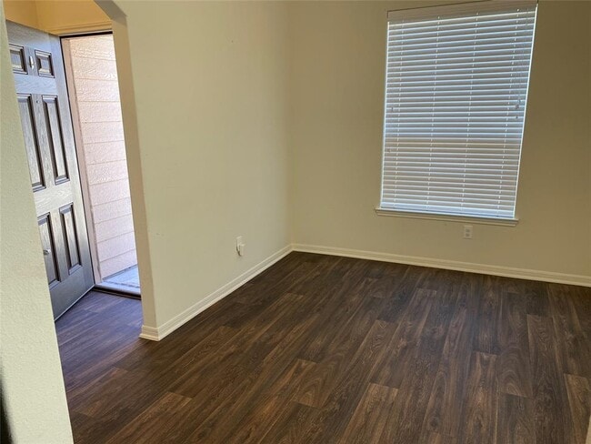 Building Photo - 10506 Pine Landing Dr